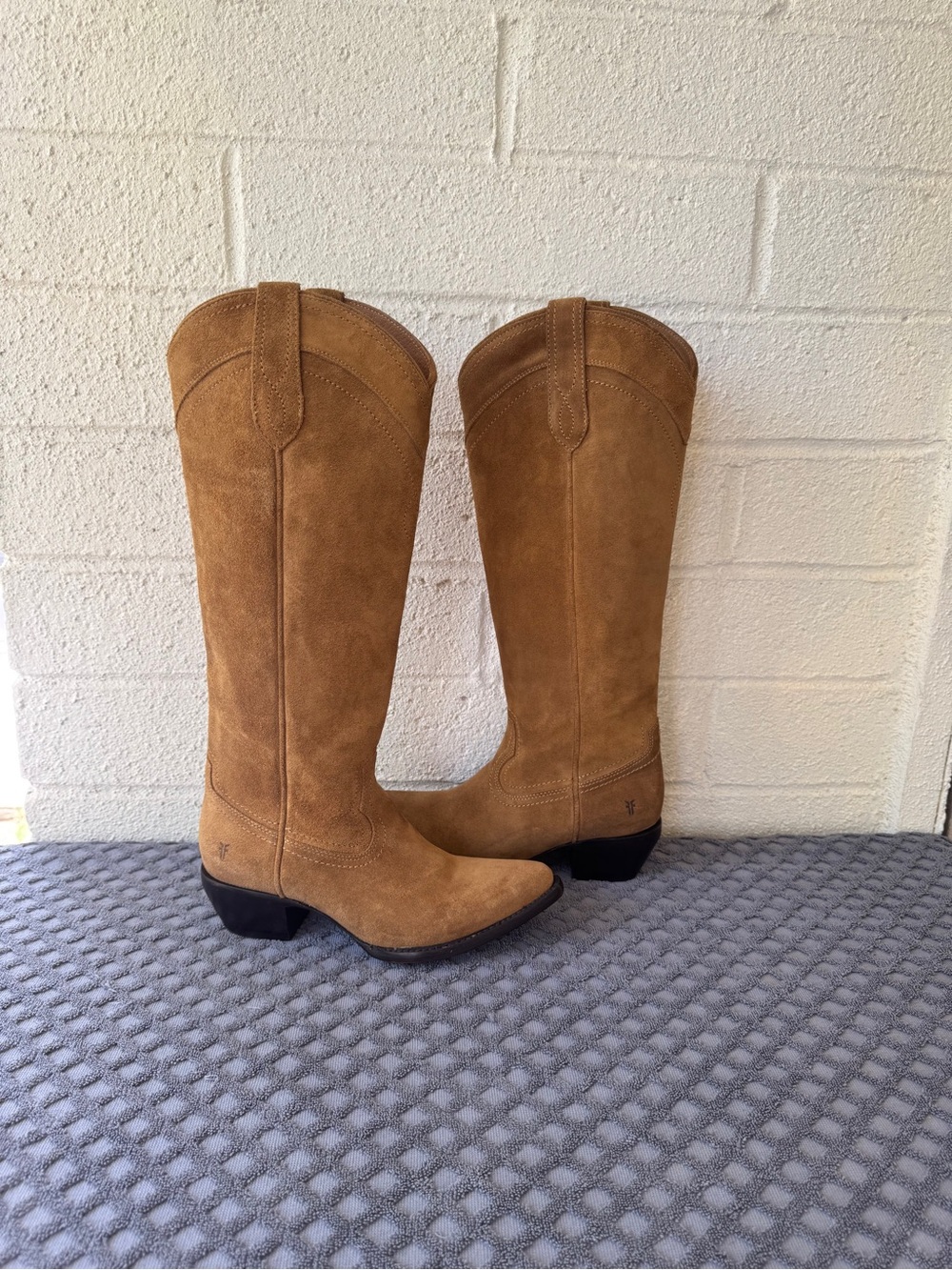 FRYE SACHA WOMEN KNEE BOOTS  BARLEY  SUEDE SIZE 7.5
